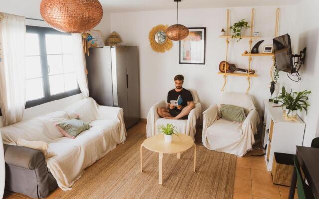 BeDreamer Surf House - Villa with Swimmingpool & Bbq