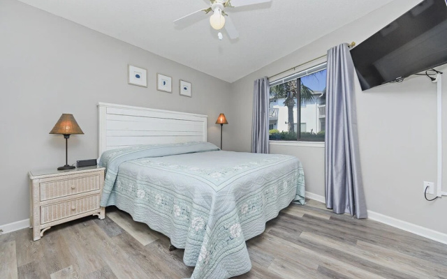 Spacious Condo with Private Patio - Charming Family Retreat