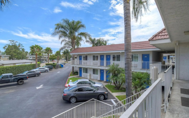 Motel 6 Costa Mesa, CA