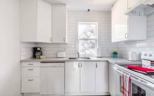 2BR Apt w Netflix - Close to Shopping Parks