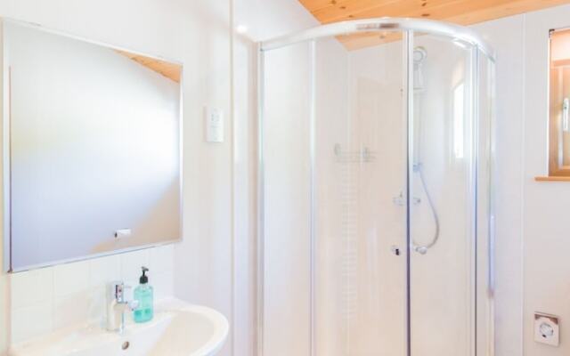 Kingfisher Lodge With Hot Tub Near Cupar, Fife