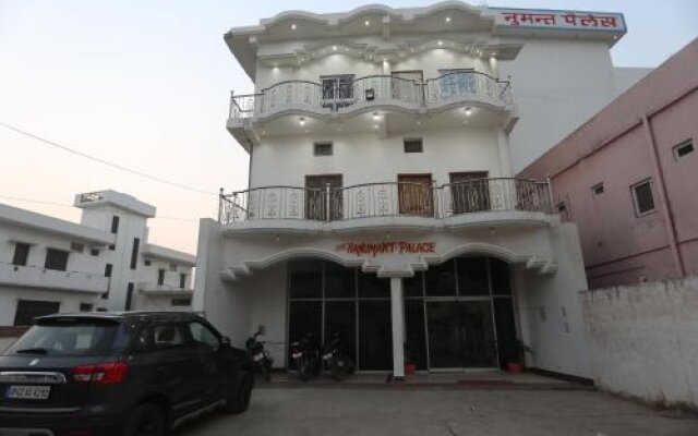 OYO 26852 Hanumant Palace