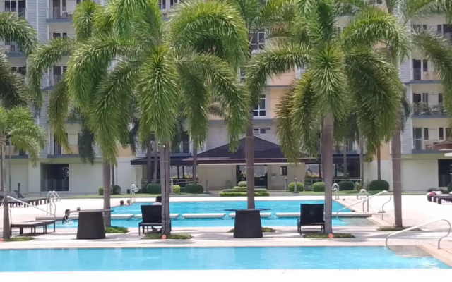 Paranaque SM-Sucat Field Res. Bldg 5, 2/F, 2BR with Balcony