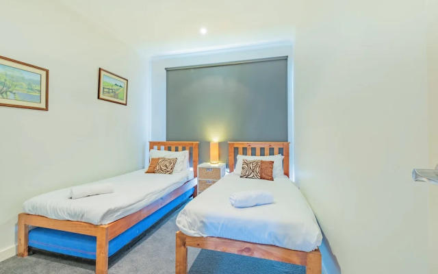 3 Bedroom Condo - Access to Pool Torquay