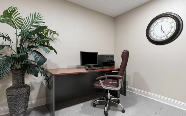 Super 8 by Wyndham New Orleans