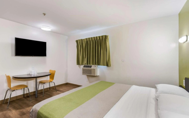 Motel 6 Jacksonville, FL - South