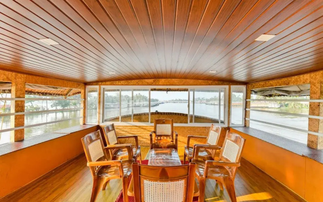 OYO 23231 KHBO Gold Sharing Houseboat