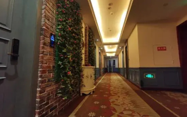 Longzhou Hotel (Tongliang Vocational College of Media)
