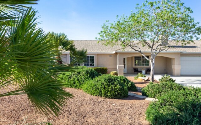 Desert Bloom by Avantstay Incredible Oasis w/ Dreamy Backyard & Patio