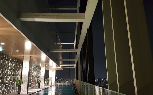 Sukhumvit In The Park BTS PhromPhong