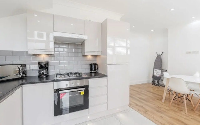 Modern & Spacious 3BR Terraced House