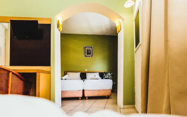 Deluxe Getaway With Balcony And Amazing View 1 Bedroom Apts