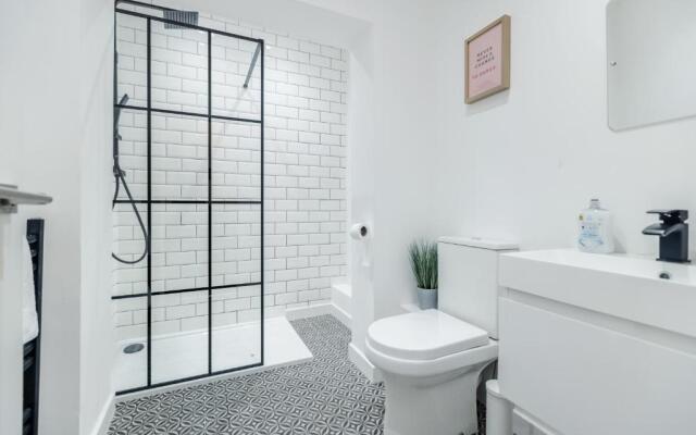 Queen Street Apartments by Sasco