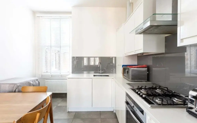 Spacious Apartment Near Portobello Road