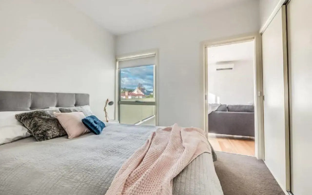 Bellerive Marina View Apartments No 28