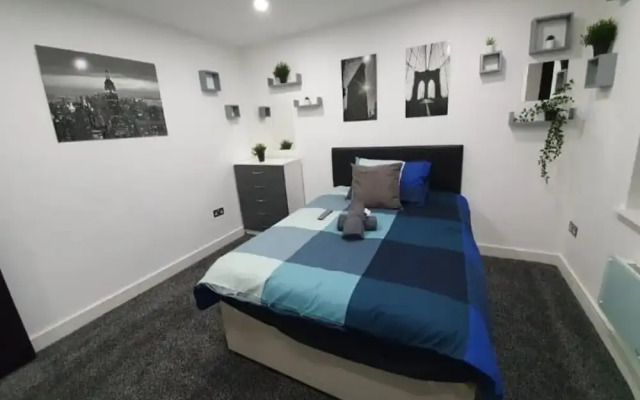3 Bedrooms Apartments Near Town Center