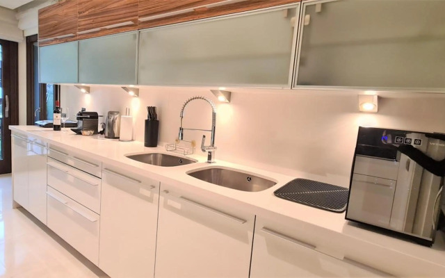 LUXURY APARTMENT FRONTAL BEACH in Doncella Beach