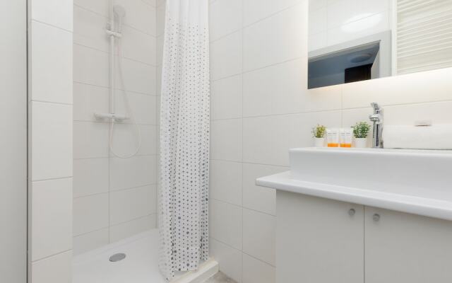 Cozy Apartment Marywilska by Renters