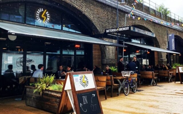 Bright & Chic St John's Hill Duplex