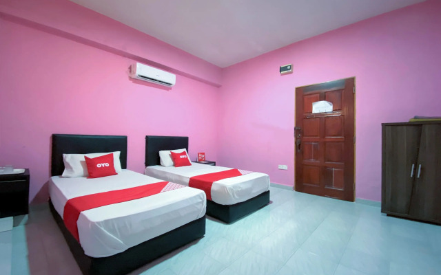 Super OYO 90039 Coop Hotel Kangar