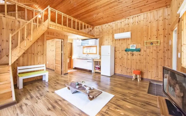 Sancheong Dolkkotdam Pension