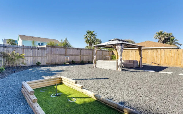 Seaside Retreat in Galveston Near Pleasure Pier!