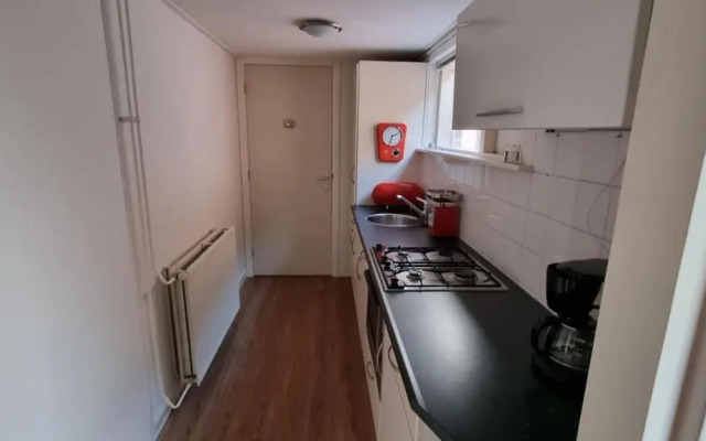 Zomerhuis, centraal gelegen, rustige locatie.