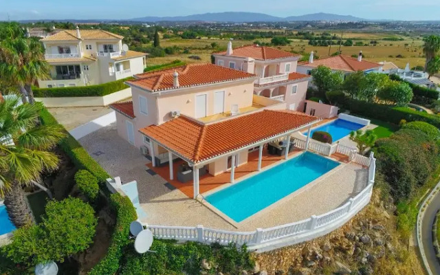 D08 - Bay View Villa in Vale da Lama