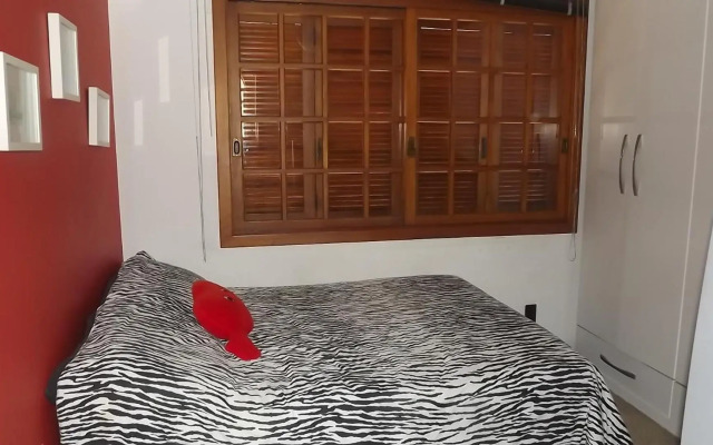 Alugo quarto com internet