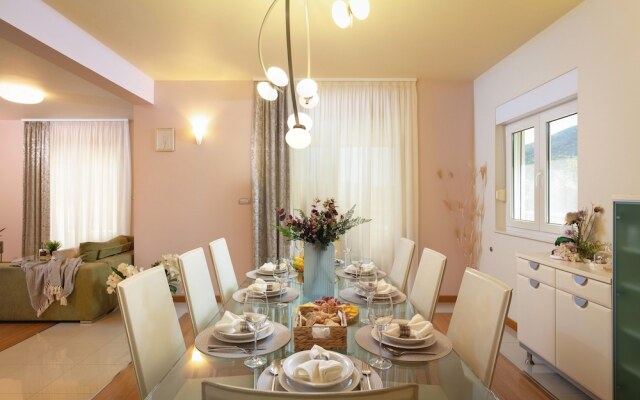 Luxury Villa Lovric Private Heated Pool