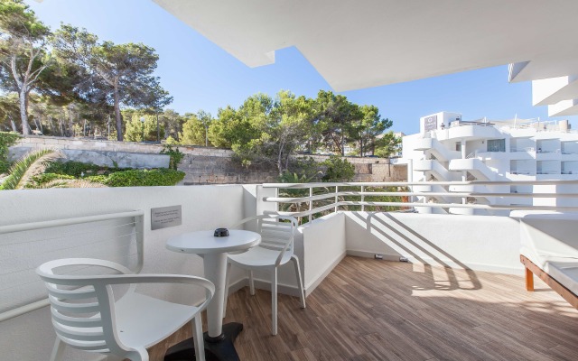 FERGUS Style Cala Blanca Suites