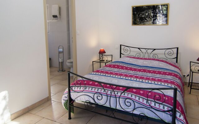Modern Villa with Private Pool in Ledenon