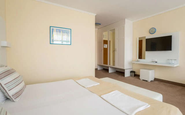 Perla Beach Hotel III