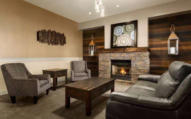 Days Inn & Suites by Wyndham Brooks