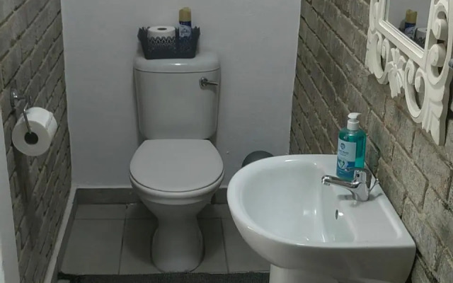 CH Airport Accommodation Room 2