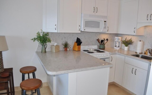 Lahaina Roads 309 by RedAwning