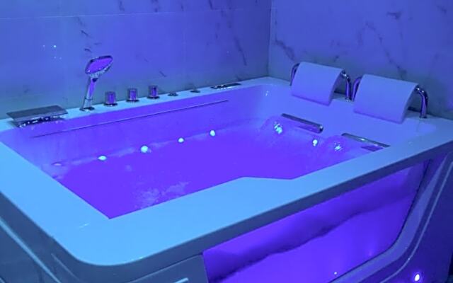 Suite Saint Esteve avec balneo au cœur d'un hameau