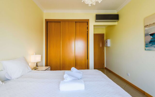 Sea view Apartment with sunbathing Terrace & 2 Swimming pools