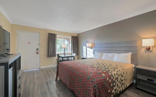 Econo Lodge Woodland near I-5