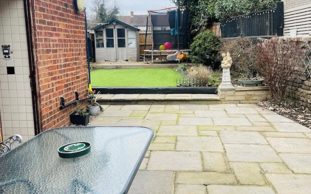 Immaculate 3-bed House in Waltham Cross