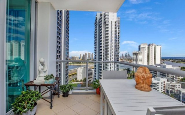 Beautiful 1 Bedroom Gold Coast Retreat With Free Parking