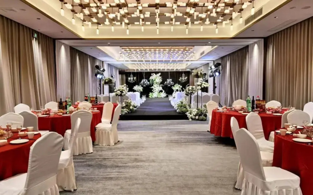 Century Runhua Hotel