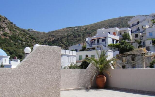 Manolis Maria Flitzani Studios