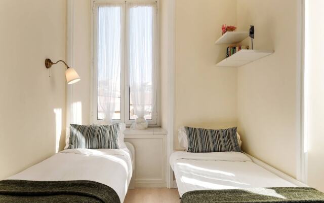Sunny Flat In Elegant Building Close To Colosseum
