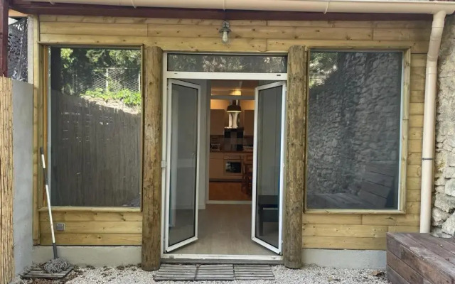 Joli F2 avec jardin