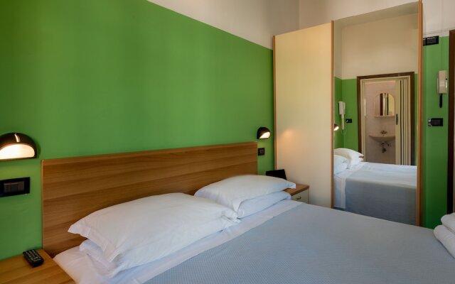 Sunflower Surf Youth Hotel