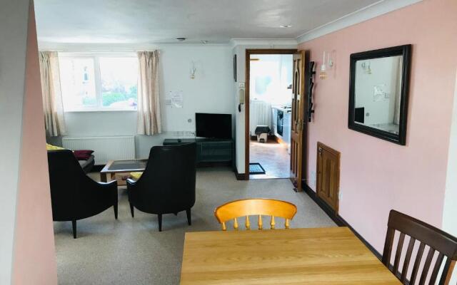 Cosy house, 3 bedrooms, private parking, wifi, patio