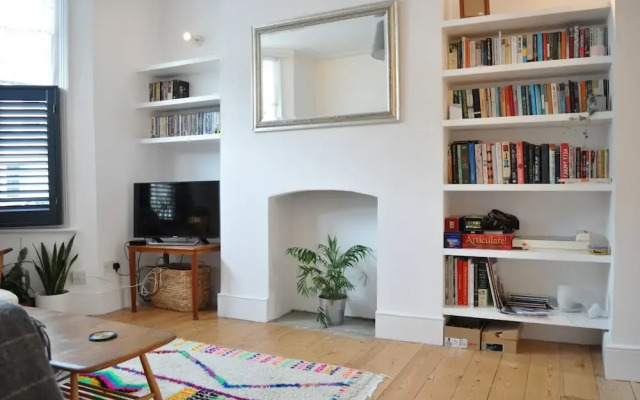 Modern 2 Bedroom North London Apartment