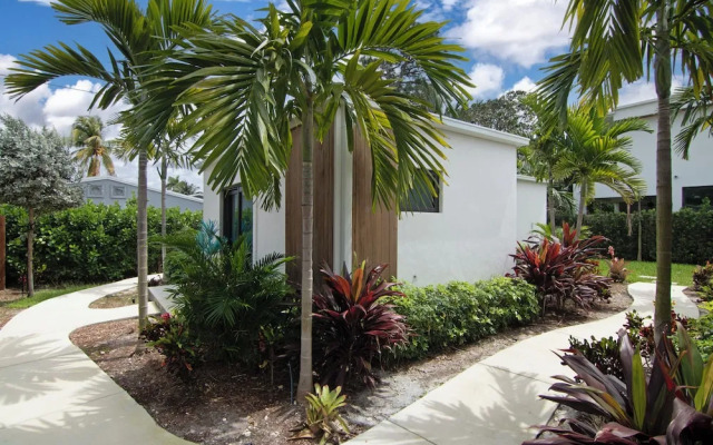 Palm Paradise Retreat Sleeps 4