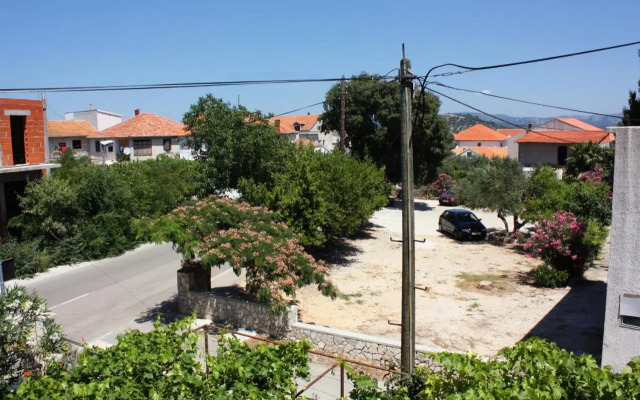 Apartments with a parking space Murter - 5084